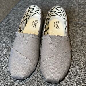 TOMS Classic Slip-On in Light Gray